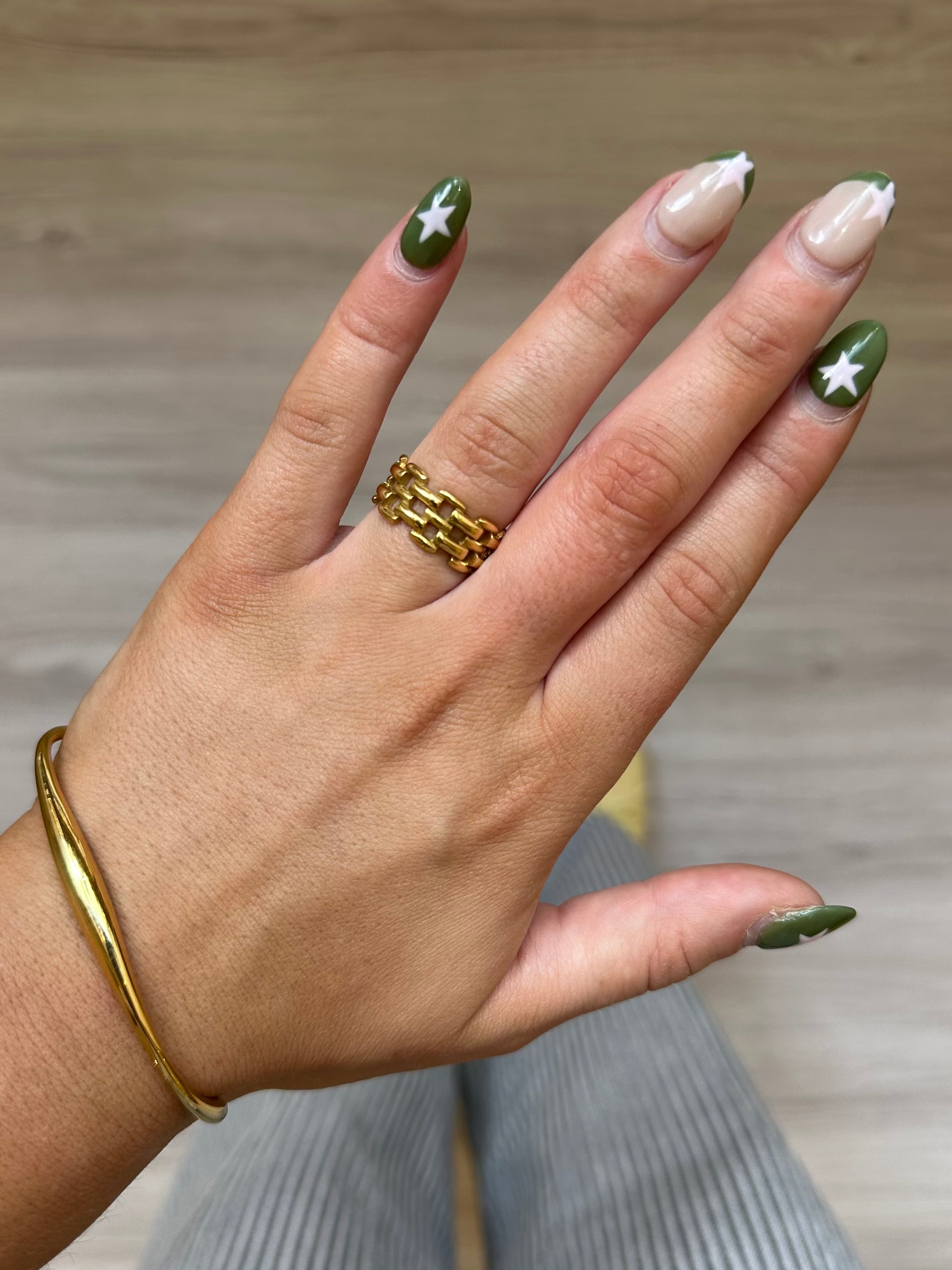 Thea Ring
