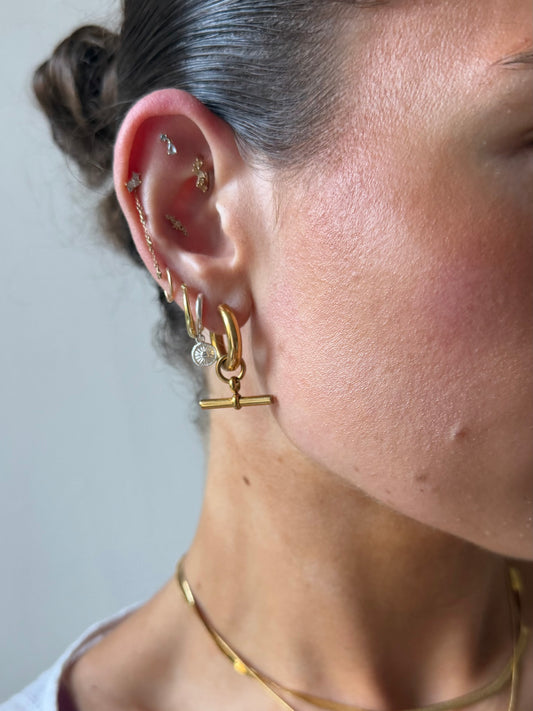 The Tabby T-bar Hoops