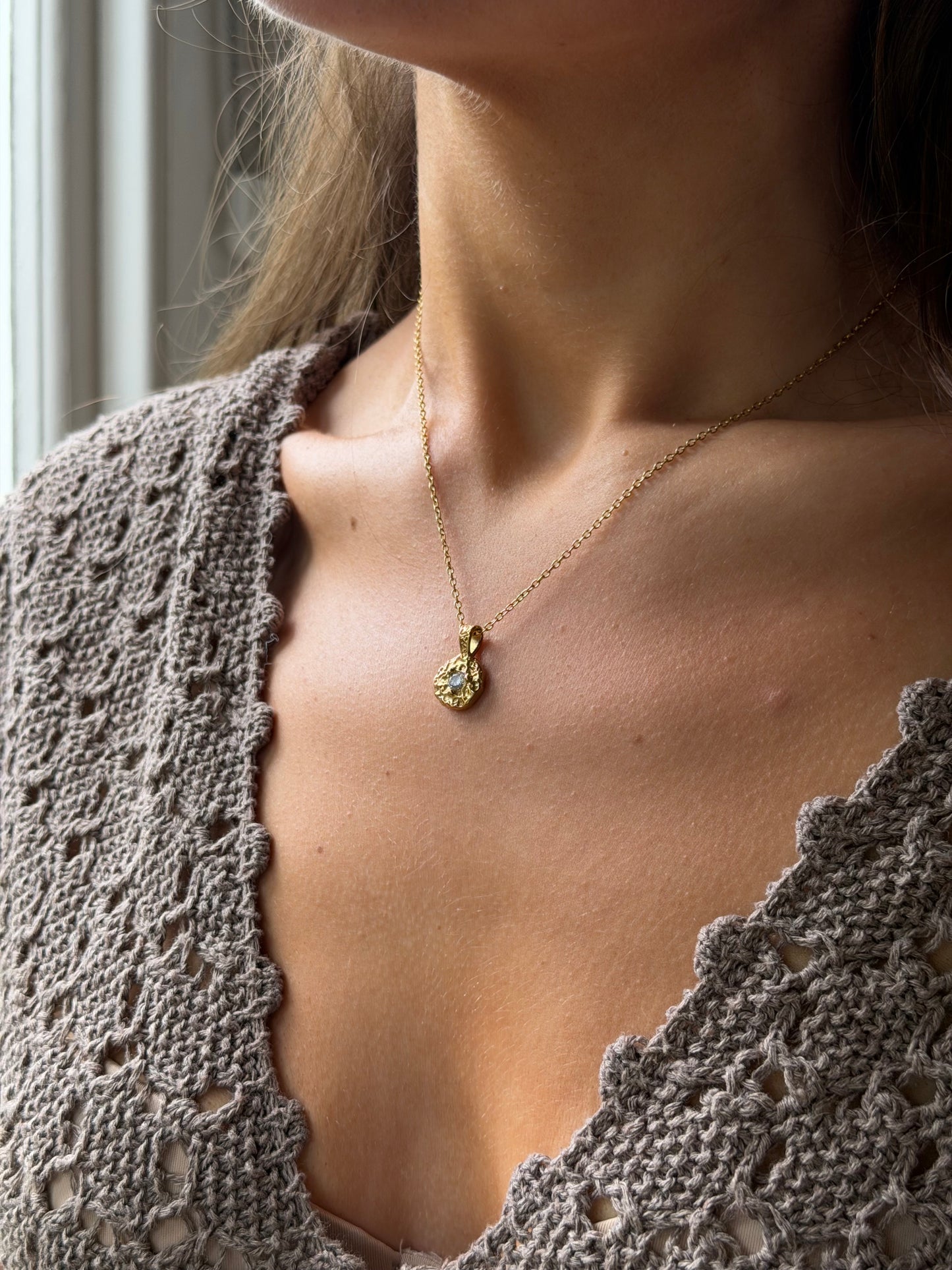 Cove Necklace Crystal