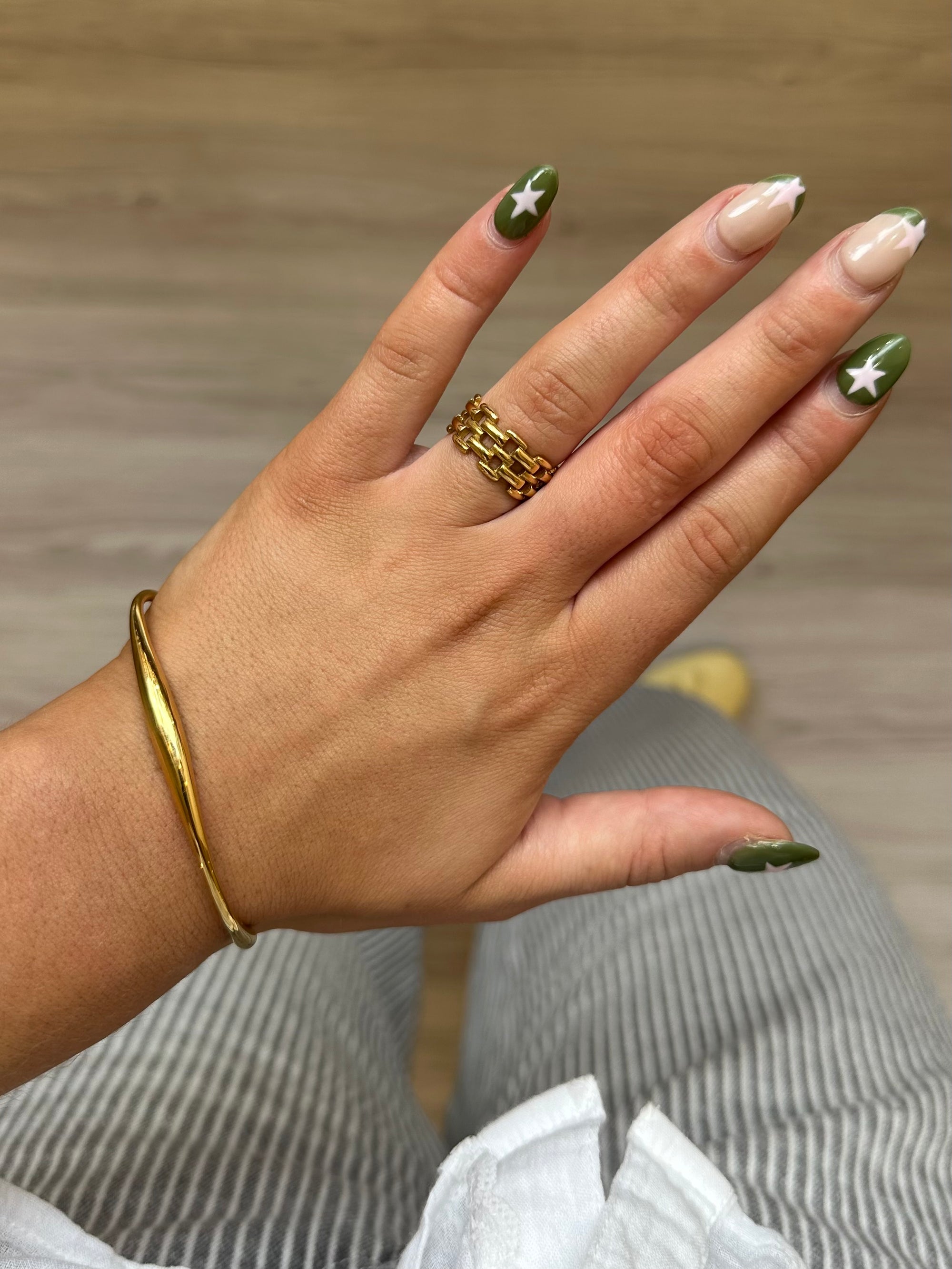 Thea Ring