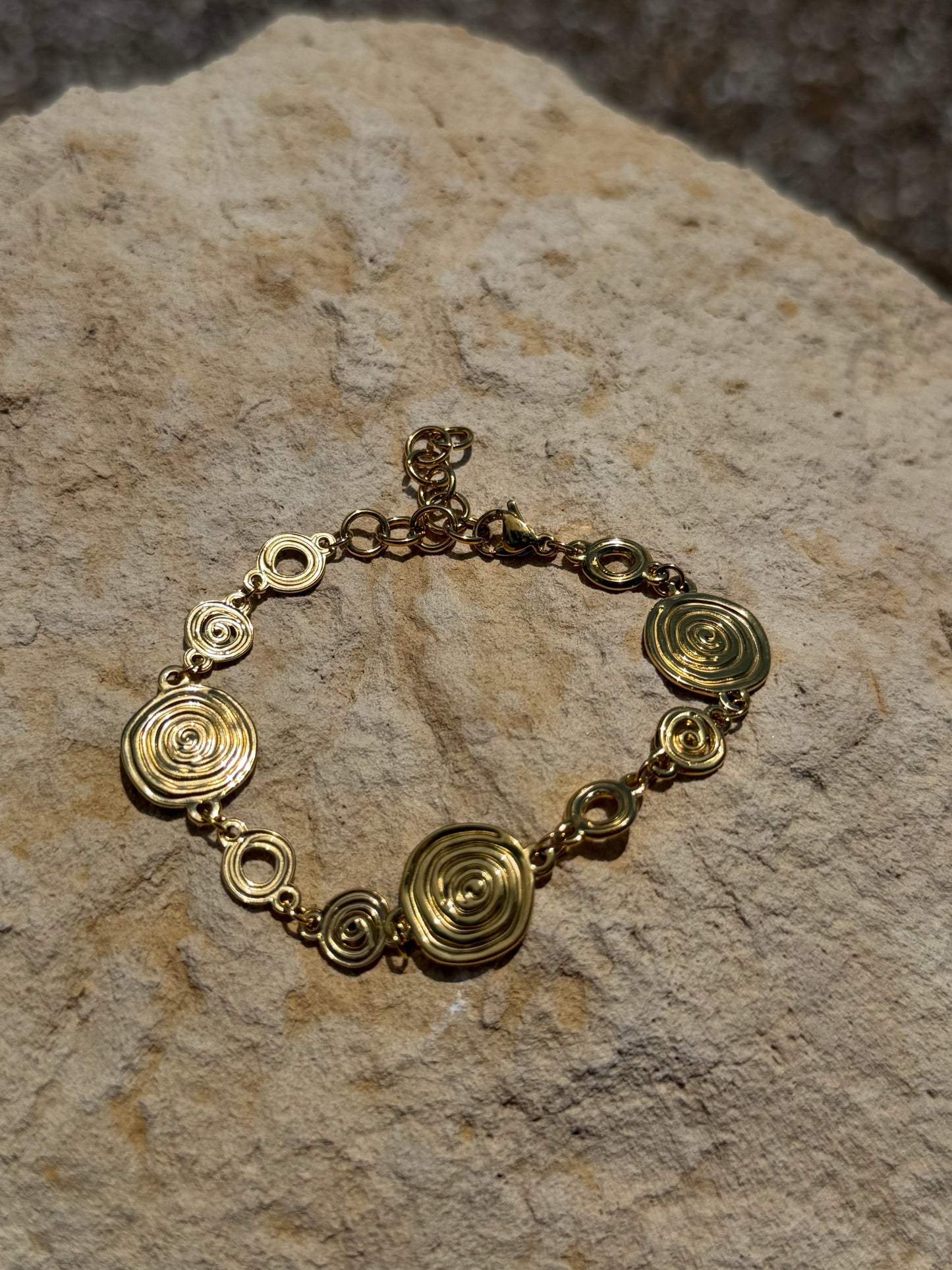 Suki Swirl Gold Bracelet