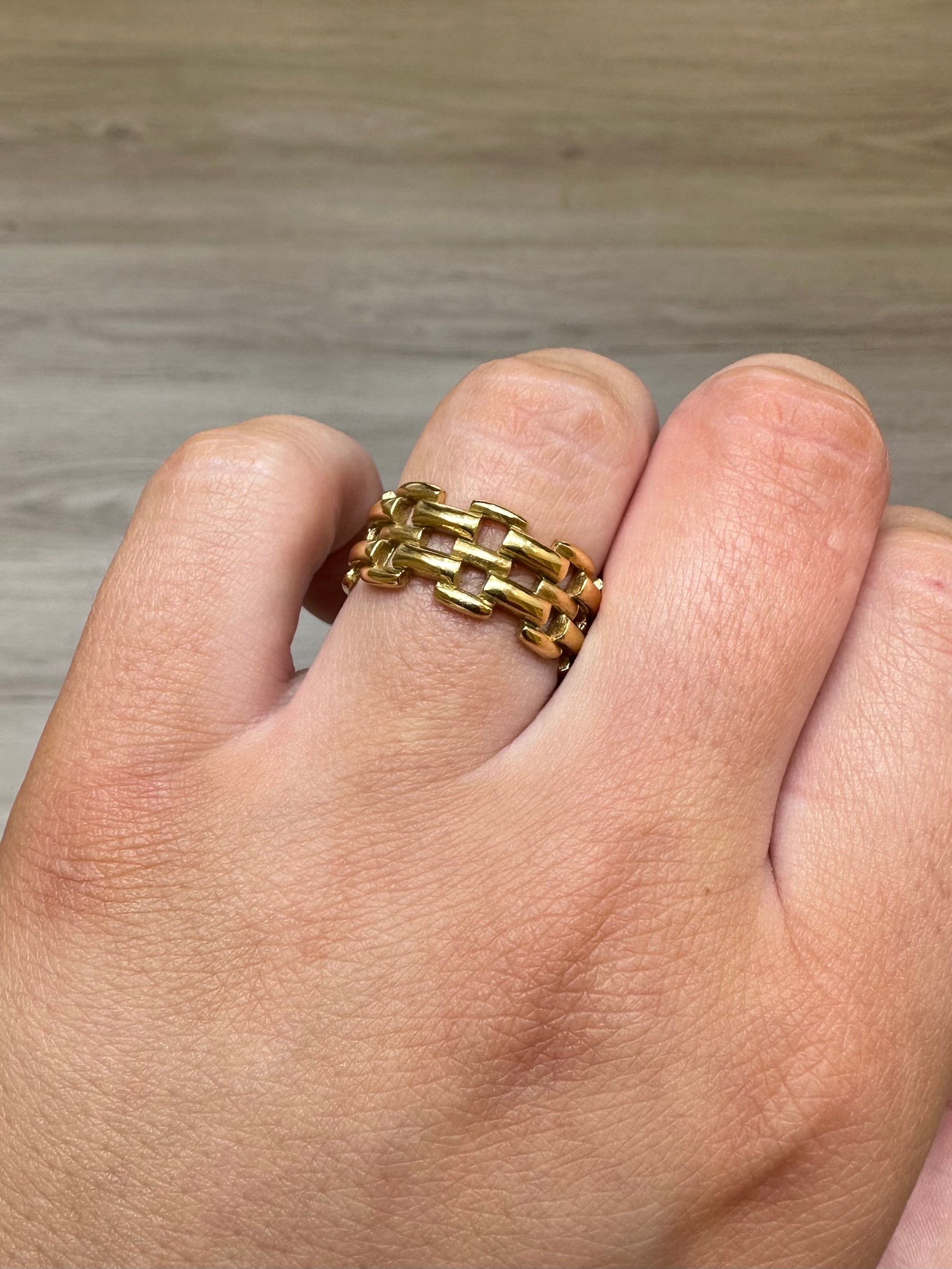 Thea Ring